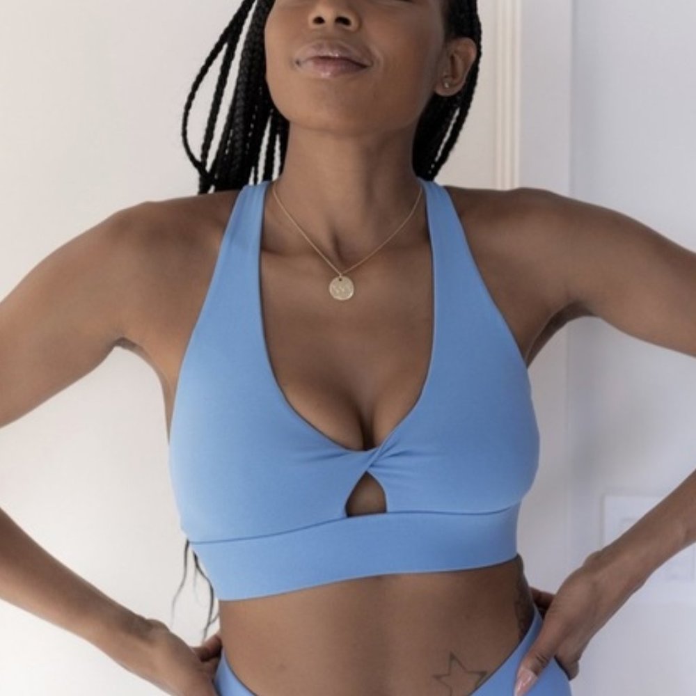 Fabletics Oasis Twist-Front Sports Bra size XL